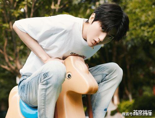 蔡徐坤娱乐吃瓜图片高清,高清图片揭秘明星幕后生活