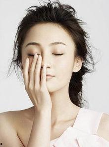 娱乐吃瓜戴手环的女明星,揭秘戴手环女明星的吃瓜生活