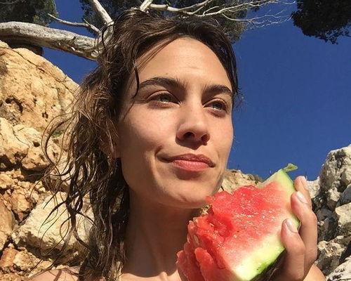 娱乐圈吃瓜中秋,明星们如何“吃瓜”度佳节