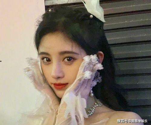 吃瓜娱乐圈鞠婧祎,娱乐圈的瓜田，她如何成为焦点？”